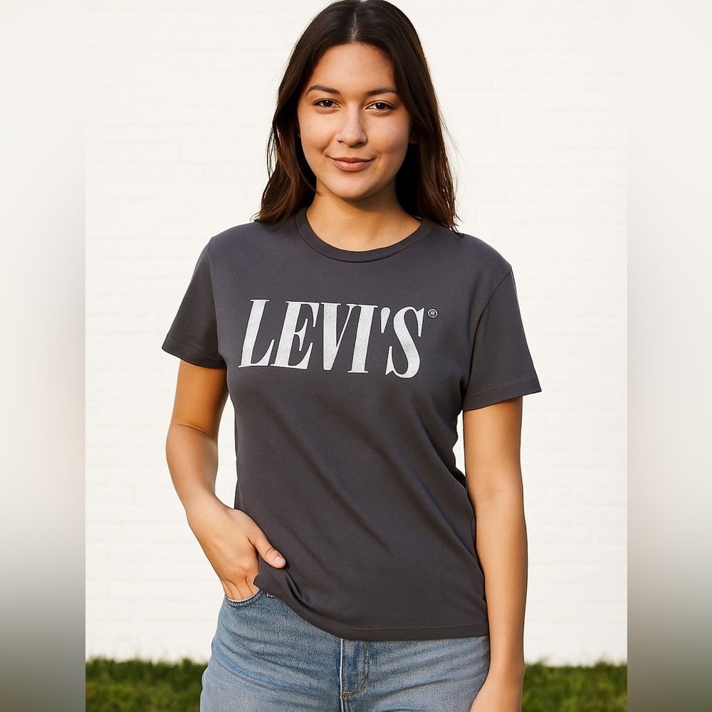 Levi’s Women’s Gray Logo T-Shirt Shiny Letters Size Small